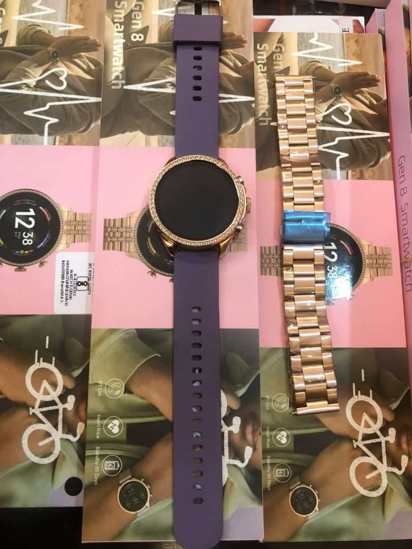 Fossil smartwatch gen 8 with purple silicone strap