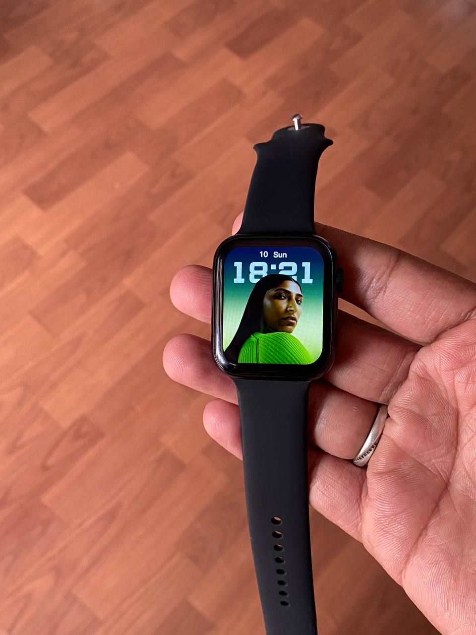 Stuck on apple logo - Apple Watch SE - iFixit